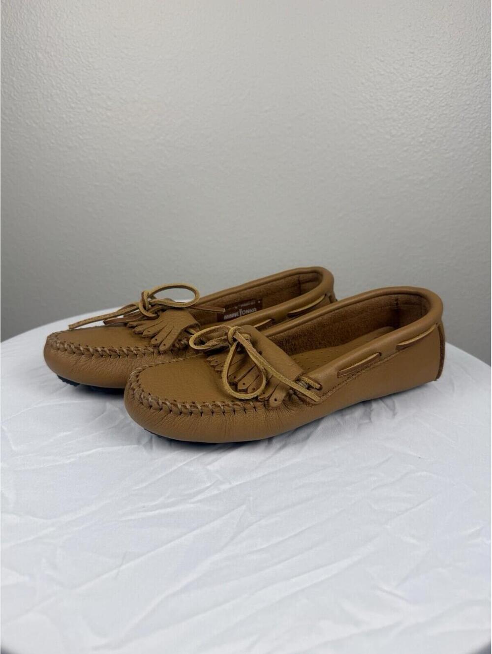 Minnetonka Moccasins Women 8 Brown Leather Kilty Fringe Driving Loafers Flats